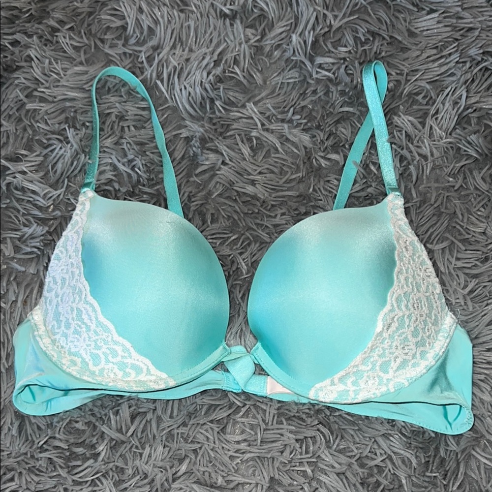 Victoria Secrets 36B Elegant Lace Trim Aqua Bra NWOT